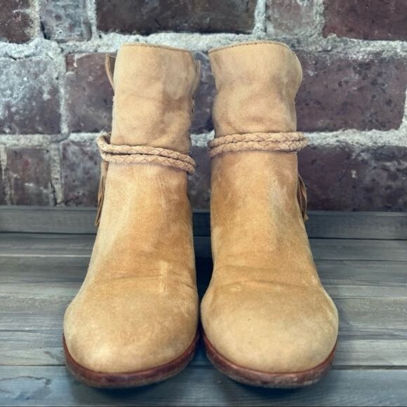 Frye Tina Camel Suede Whipstitch Tassel Ankle Boots Sz 6 - Picture 3 of 10